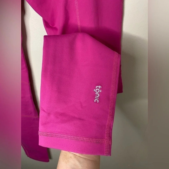 🏷️ NWT Tonic Elevar Made in Canada Fushia Yoga Leggings - Picture 7 of 7